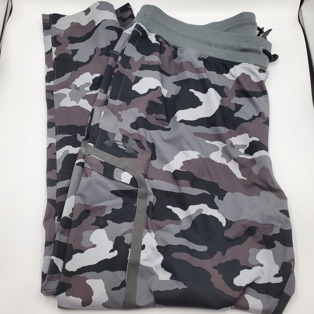 Under Armour Mens XXL Camo Jogger Pants Grey Black Reflective Athletic flaws